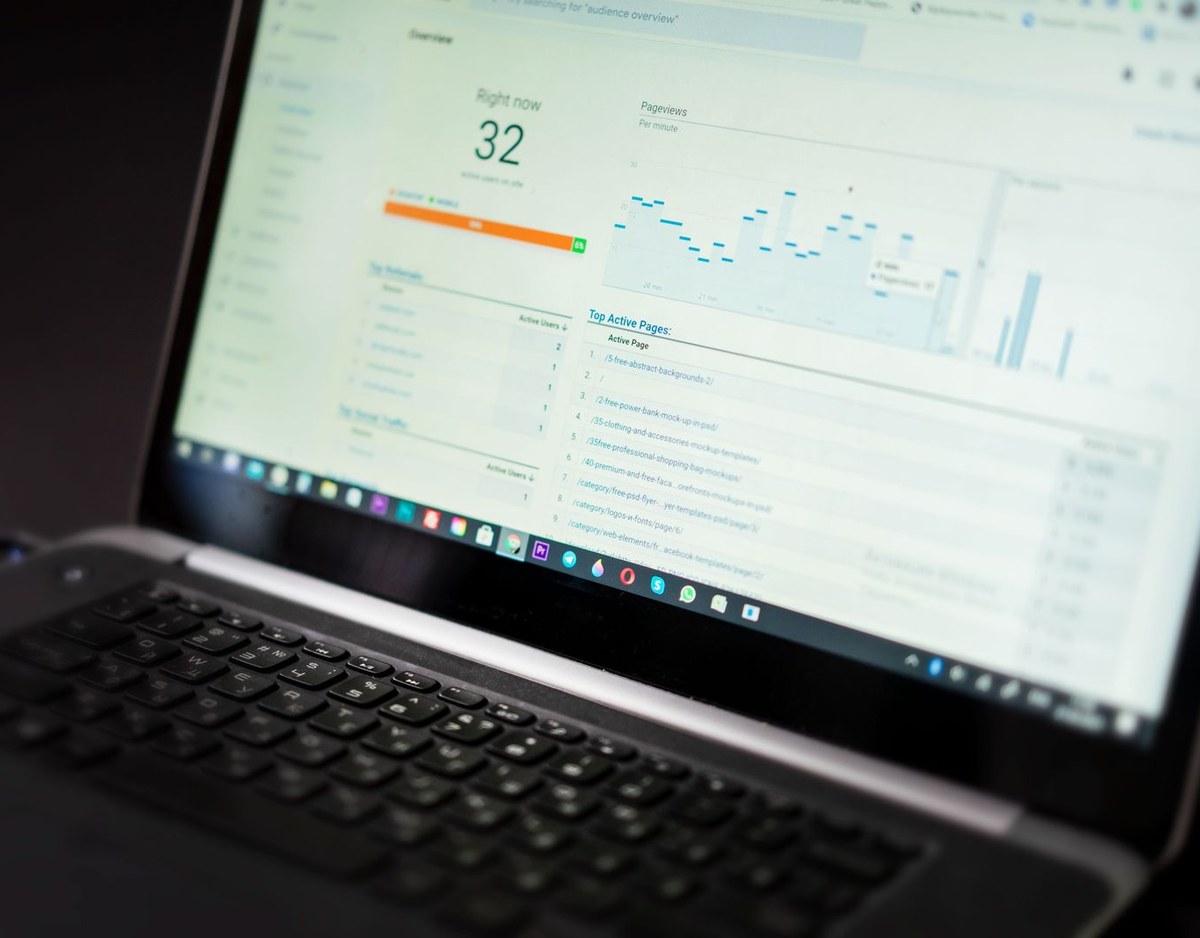 Business analytics on a laptop